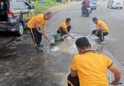Operasi-Keselamatan-Semeru-2026-Polresta-Sidoarjo-Tambal-Jalan-Berlubang