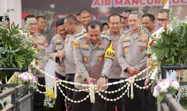 Irjen-Pol-Toni-Harmanto-Resmikan-Semeru-Walk-dan-Air-Mancur-Kolam-Semeru-di-Mapolda-Jatim