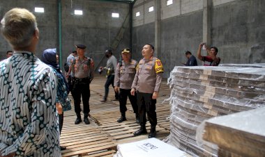 Pastikan-Logistik-Pemilu-2024-Aman,-Kapolres-Kediri-Kota-Cek-Gudang-KPU