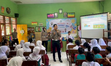 Unit-Kamsel-Satlantas-Polresta-Sidoarjo-Edukasi-Tertib-Lalin-di-SDN-Gedangan