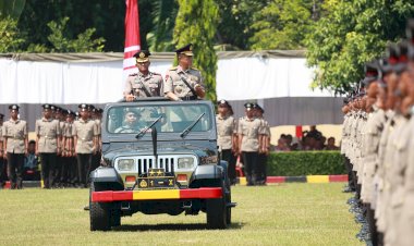 Jelang-Pemilu-2024,-Kapolda-Jatim-Lantik-841-Bintara-Polri