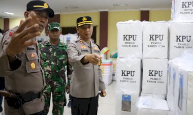 Pastikan-Keamanan-Logistik-Pemilu,-Kapolres-Mojokerto-Kota-Cek-Gudang-PPK