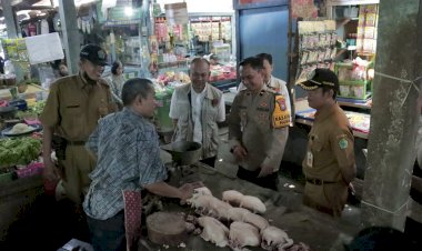 Cegah-Panic-Buying-Satgas-Pangan-Polresta-Malang-Kota-Inspeksi-ke-Sejumlah-Pasar