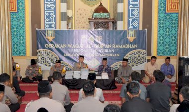 Sambut-Ramadhan-Polres-Lamongan-Waqaf-973-Al-Qur'an-ke-Masjid-dan-Mushola
