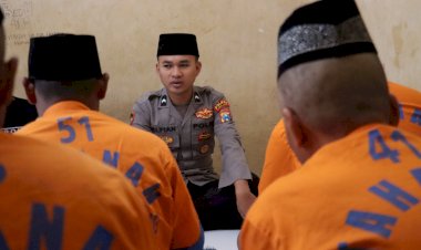 Selama-Ramadhan,-Polisi-Berikan-Bimbingan-Rohani-kepada-Tahanan-Polres-Lumajang