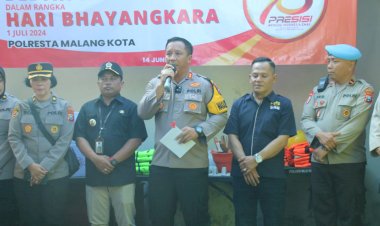 Kado-Hari-Bhayangkara-ke-78,-Polresta-Malang-Kota-Bersama-Taruna-Akpol-Bedah-Dua-Rumah-Warga