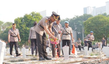 Jelang-Hari-Bhayangkara-ke-78,-Polresta-Sidoarjo-Ziarah-dan-Tabur-Bunga-di-Makam-Pahlawan