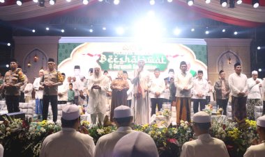 Perkuat-Kebersamaan-Melalui-Lantunan-Sholawat-dan-Ceramah-Kebangsaan