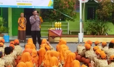 Polisi-Ajak-Pelajar-MIN-2-Sidoarjo-Cegah-Bullying