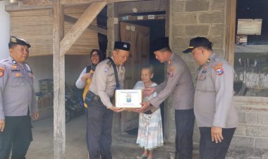 Peduli-Sesama,-Polisi-Salurkan-Bantuan-untuk-Warga-Kedungwaru-Tulungagung