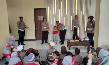 Operasi-Zebra-Semeru-2024,-Satlantas-Polresta-Sidoarjo-Kenalkan-Rambu-Lalu-Lintas-dengan-Ceria