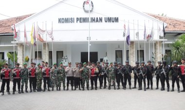 Personel-Gabungan-Polres-Sampang-dan-TNI-Gelar-KRYD-Jaga-Kondusifitas-Tahapan-Pilkada-2024