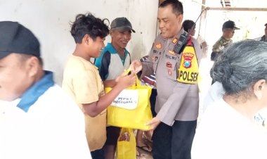 Gerak-Cepat-Polisi-Bersama-TNI-dan-BPBD-Evakuasi-Warga-Terdampak-Banjir-di-Jember