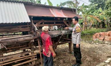 Kapolsek-Gedangan-Masifkan-Kegiatan-Sambang-Desa,-Tinjau-Ketahanan-Pangan-Peternakan-Warga-di-Keboan-Anom