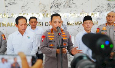 Tinjau-Penanganan-Karhutla-Kalbar,-Kapolri-Ungkap-Titik-Api-Terus-Menurun