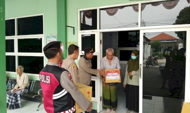 Polres-Probolinggo-Salurkan-Bansos-untuk-Korban-Longsor-dan-Banjir