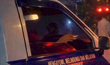 Kapolsek-Tanggulangin-Beri-Peringatan-Keras-Anggota-yang-Merokok-Saat-Mengemudikan-Mobil-Patroli