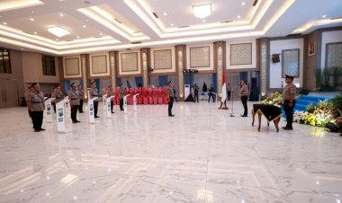 Kapolda-Jatim-Lantik-Wakapolda-Baru-dan-Pimpin-Sertijab-Sejumlah-Kapolres-Jajaran