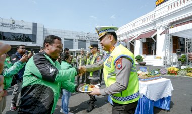Operasi-Patuh-Semeru-2026:-Polda-Jatim-Fokus-Edukasi-Tertib-Berkendara-Demi-Keselamatan-di-Jalan-Raya