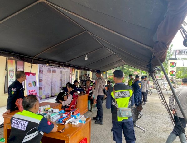 Sentuhan Kemanusiaan Polri Layanan Kesehatan Pusdokkes Jangkau Warga Hingga Pelosok Aceh Terdampak Bencana