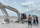 Polda-Jatim-Libatkan-Personel-Gabungan-Perbaiki-Tanggul-Sungai-di-Curah-Kobokan-Lumajang