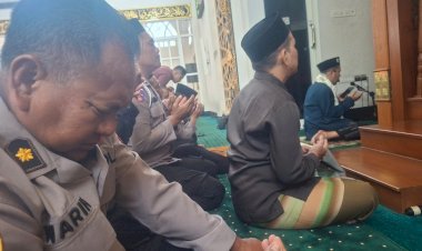 Polresta-Sidoarjo-dan-Warga-Gelar-Doa-Bersama-untuk-Kesembuhan-Santri-Ponpes-Manbaul-Hikam